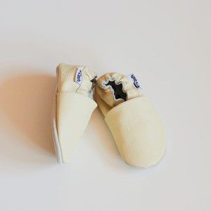 WHITE/CREAM BABY TODDLER  LEATHER SHOES/MOCCASINS